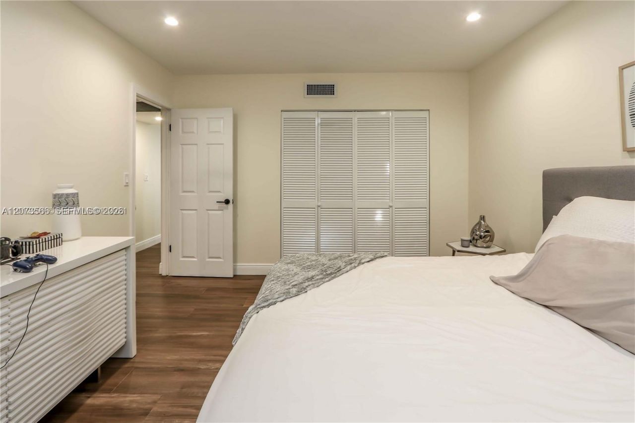 16509 Fox Den Ct , Miami Lakes, FL 33014 Photo