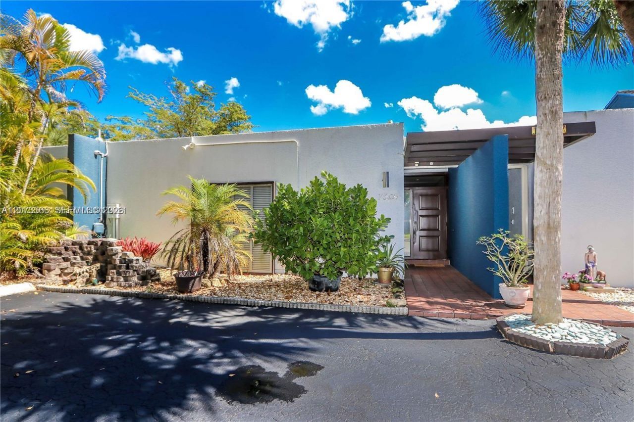 16509 Fox Den Ct , Miami Lakes, FL 33014 Photo