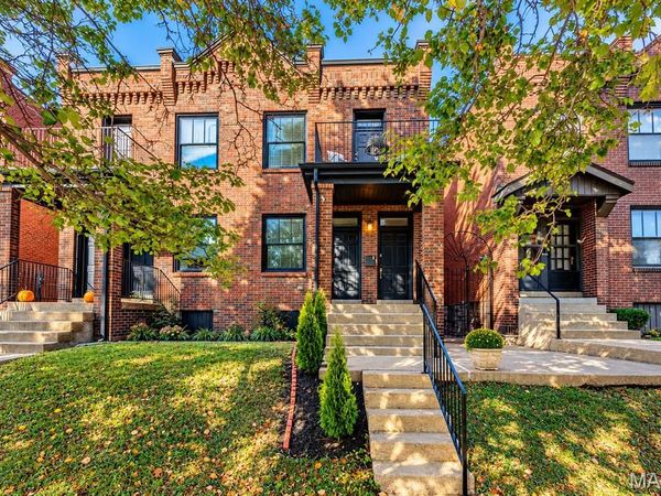 3321 DeMenil Place, St Louis, MO 63118