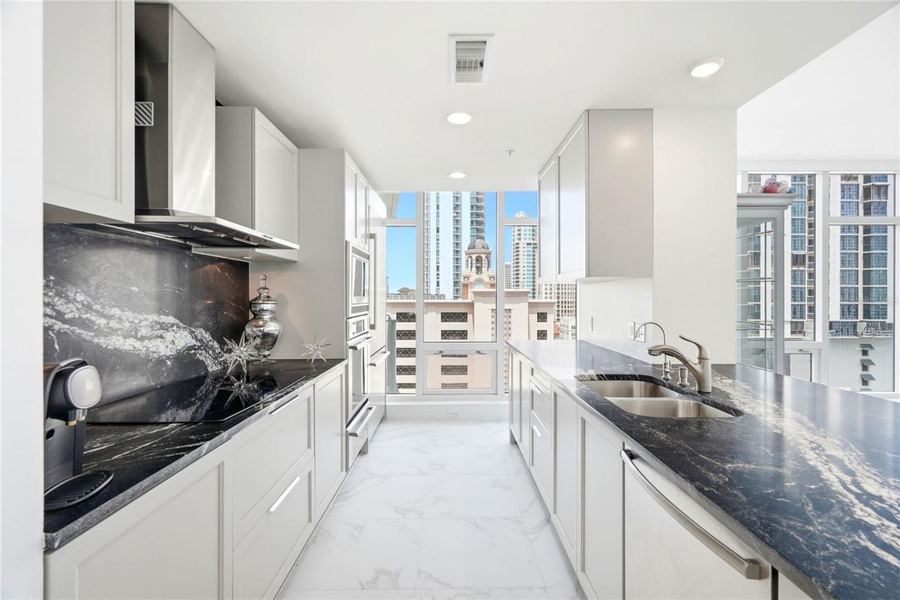 175 1st Street S, Unit 1008, Saint Petersburg, FL 33701 Photo