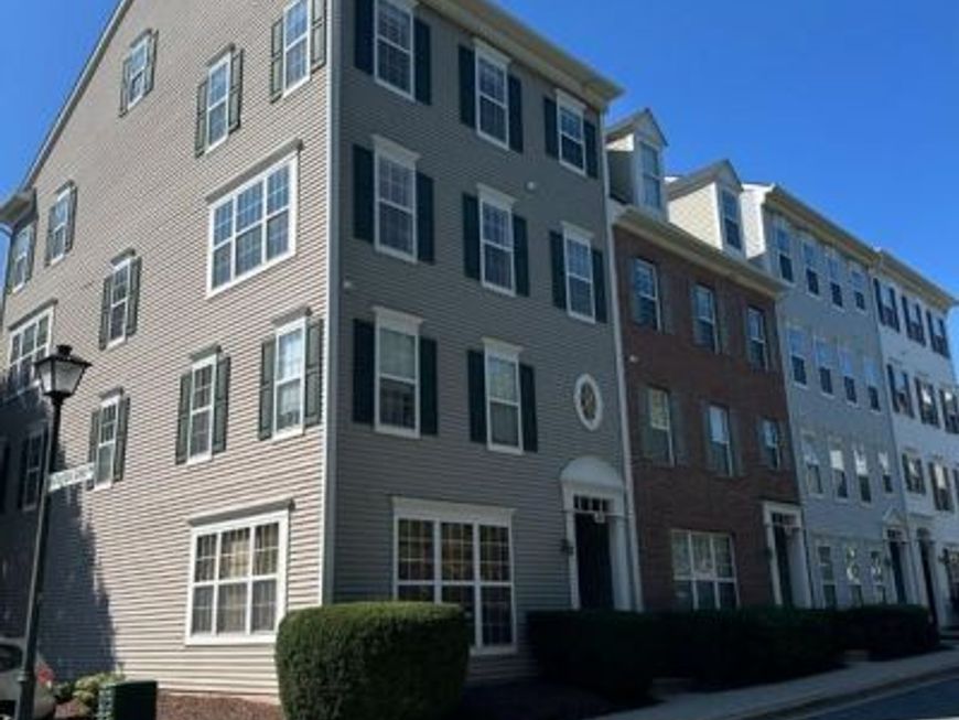 262 Fountain Green Lane, Unit 200, Gaithersburg, MD 20878 Main Photo