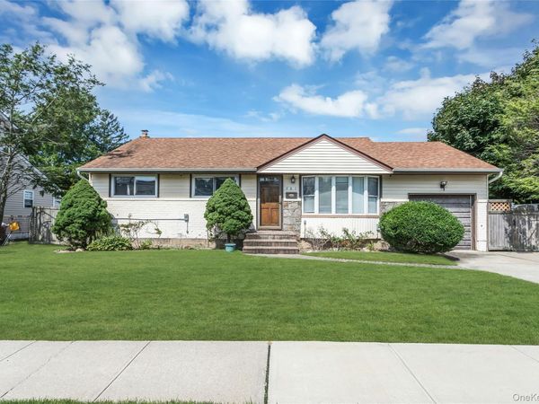 581 Plainview Road , Plainview, NY 11803