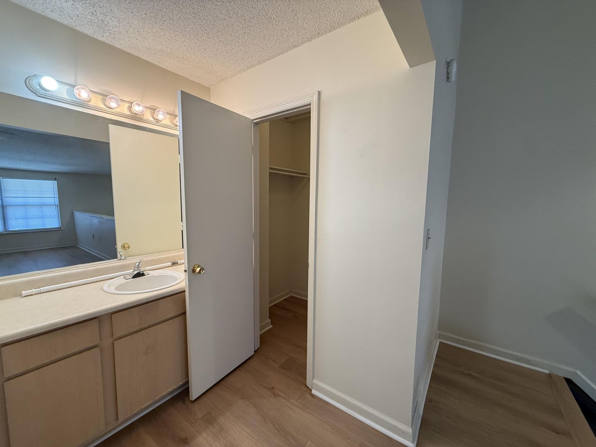 2494 Etiwan Photo 24