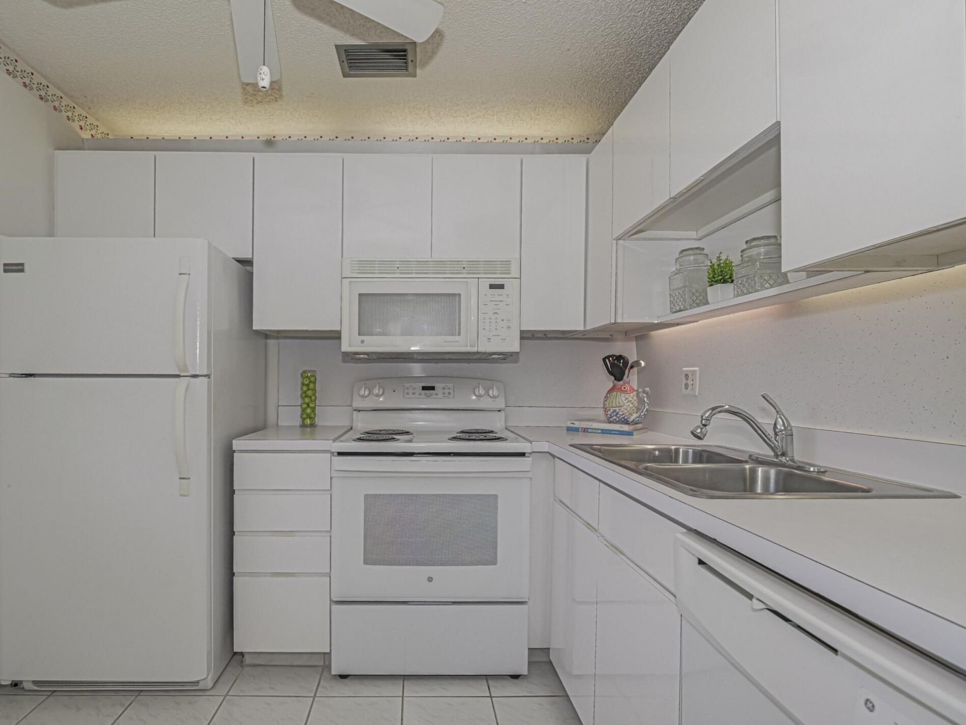 50 Woodland Drive, Unit 202, Vero Beach, FL 32962 Photo