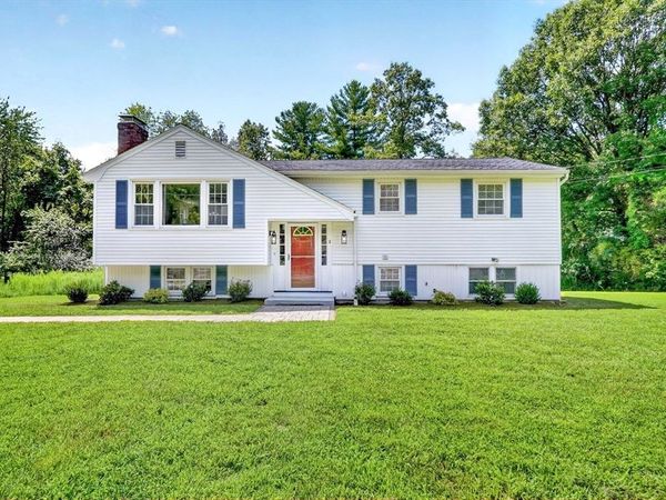 11 Appletree Lane, Bedford, MA 01730