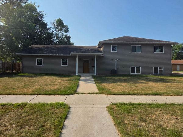 311 4th Avenue N, Wahpeton, ND 58075