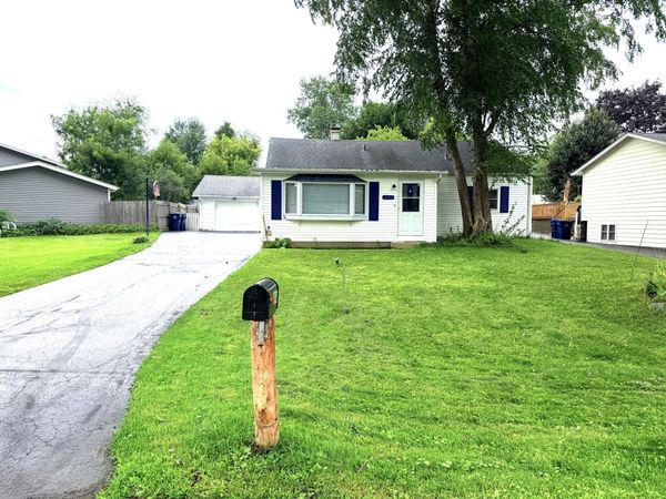 18148 W Valley Drive , Grayslake, IL 60030
