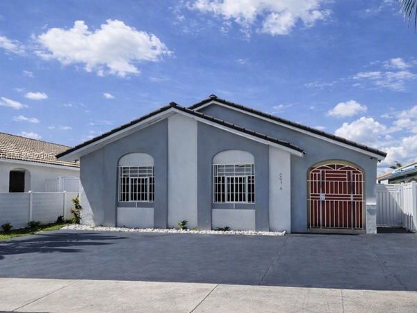 6978 W 25th Ave , Hialeah, FL 33016