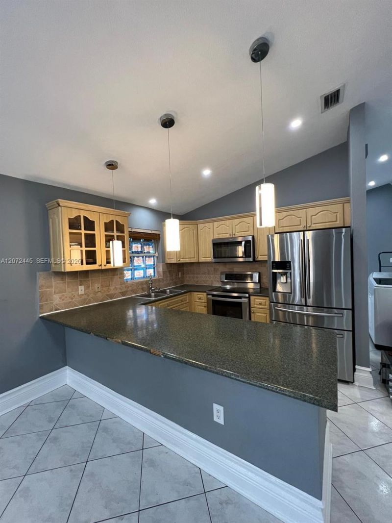 6978 W 25th Ave, Hialeah, FL 33016 Photo