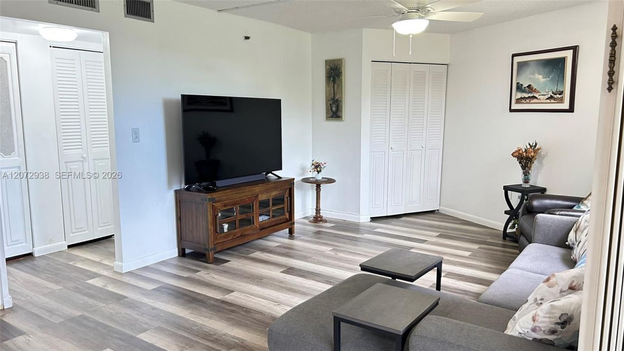 1200 Saint Charles Pl , Unit 209, Pembroke Pines, FL 33026 Photo