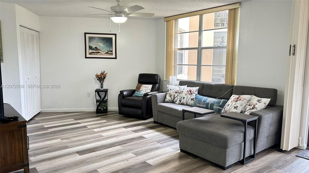 1200 Saint Charles Pl , Unit 209, Pembroke Pines, FL 33026 Photo