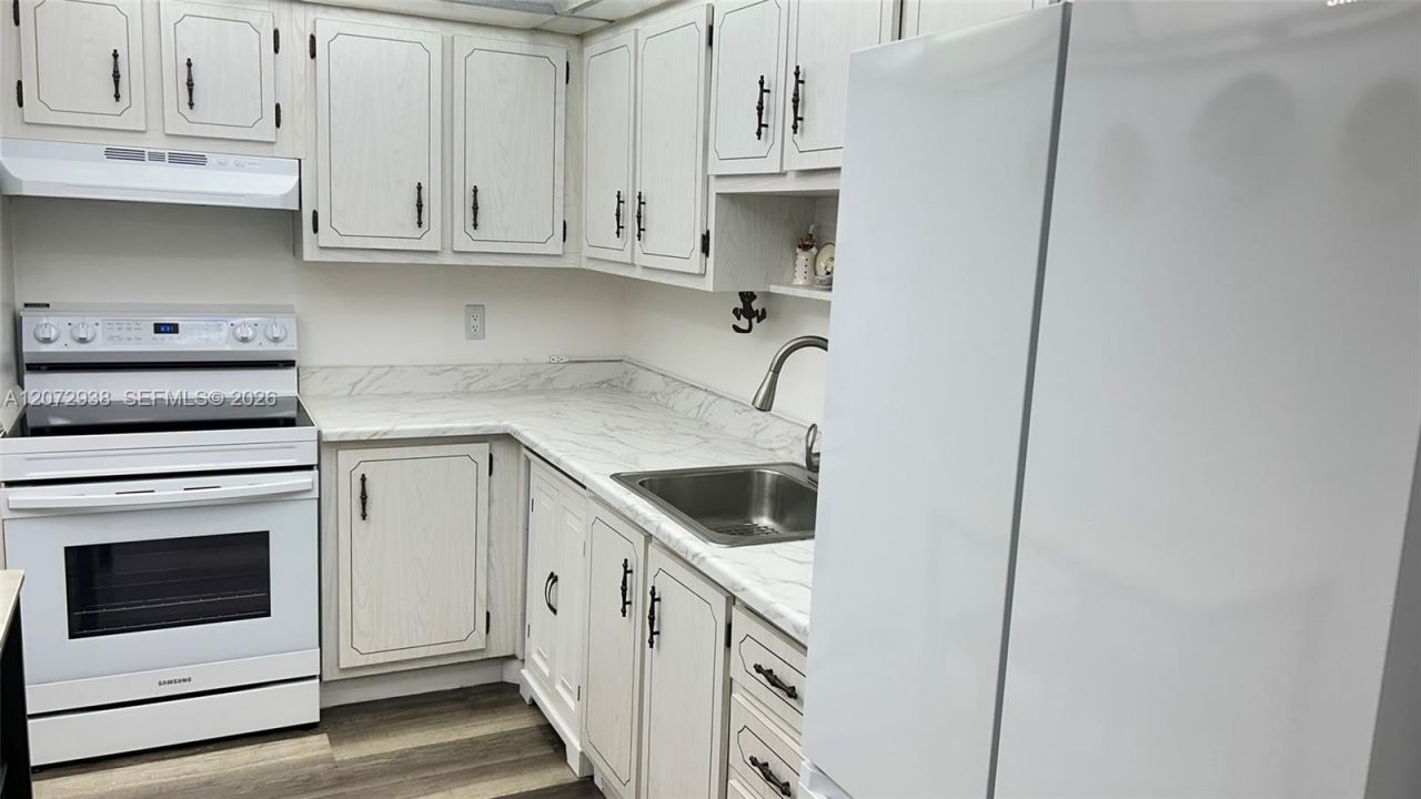 1200 Saint Charles Pl , Unit 209, Pembroke Pines, FL 33026 Photo