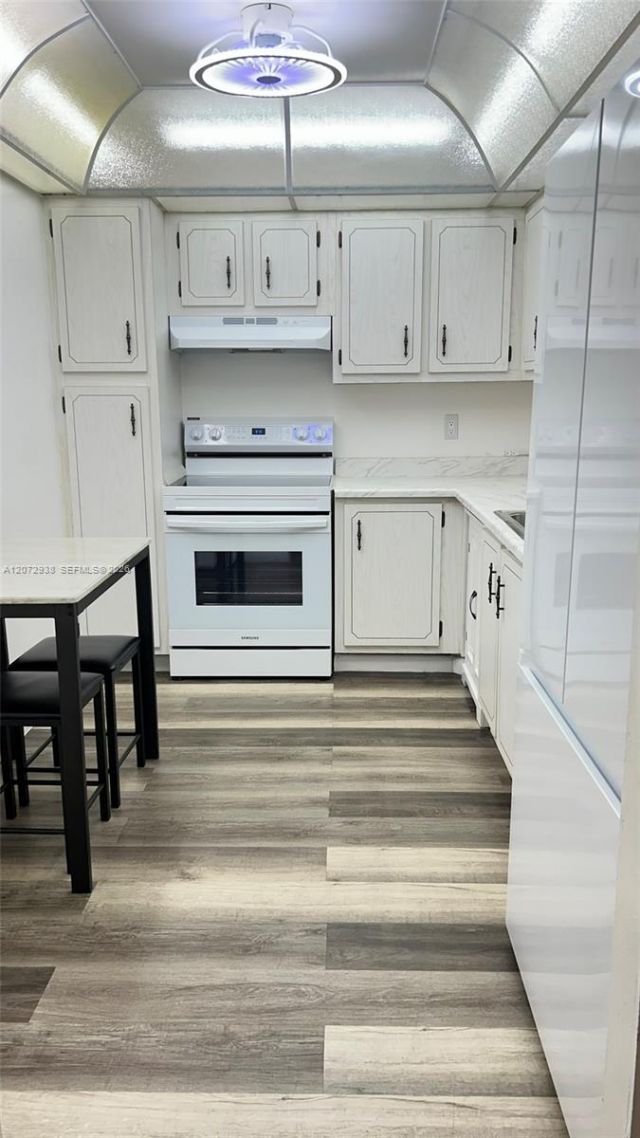 1200 Saint Charles Pl , Unit 209, Pembroke Pines, FL 33026 Photo
