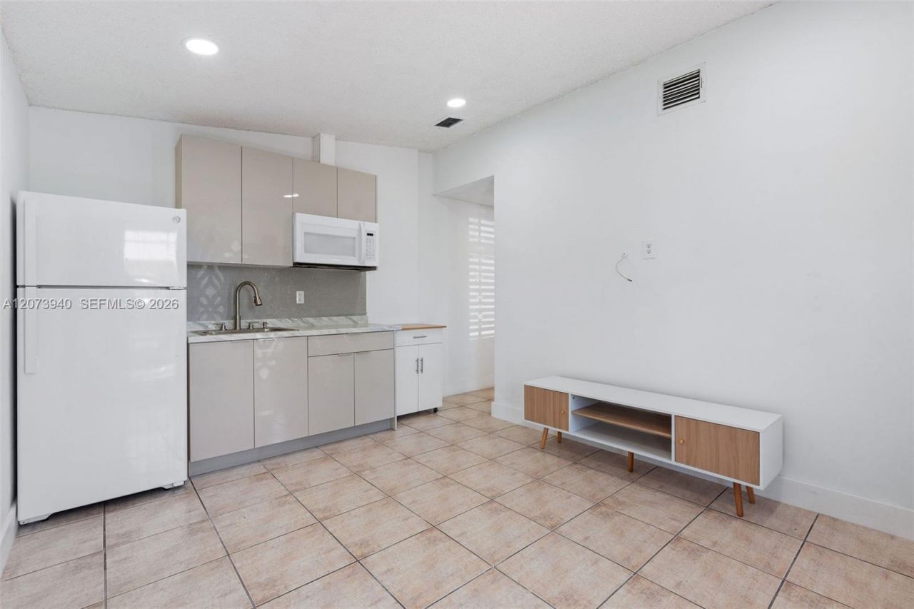 11259 NW 88th Ave, Unit -, Hialeah Gardens, FL 33018 Photo