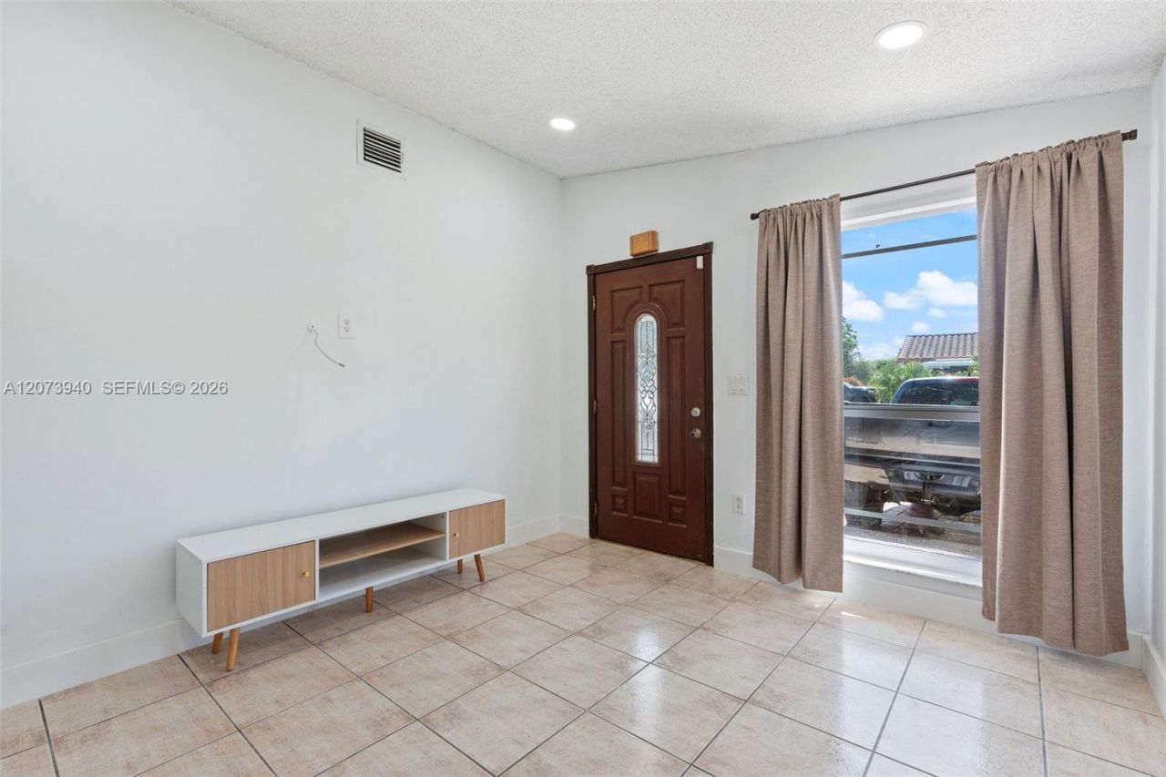 11259 NW 88th Ave, Unit -, Hialeah Gardens, FL 33018 Photo