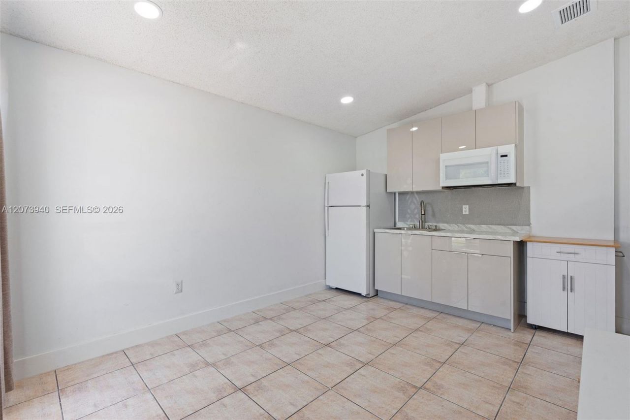 11259 NW 88th Ave, Unit -, Hialeah Gardens, FL 33018 Photo