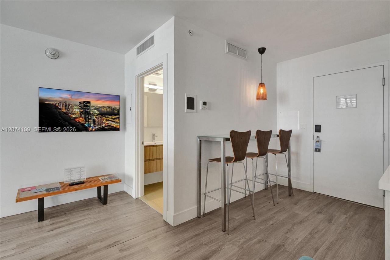 6080 Collins Ave , Unit 508, Miami Beach, FL 33140 Photo