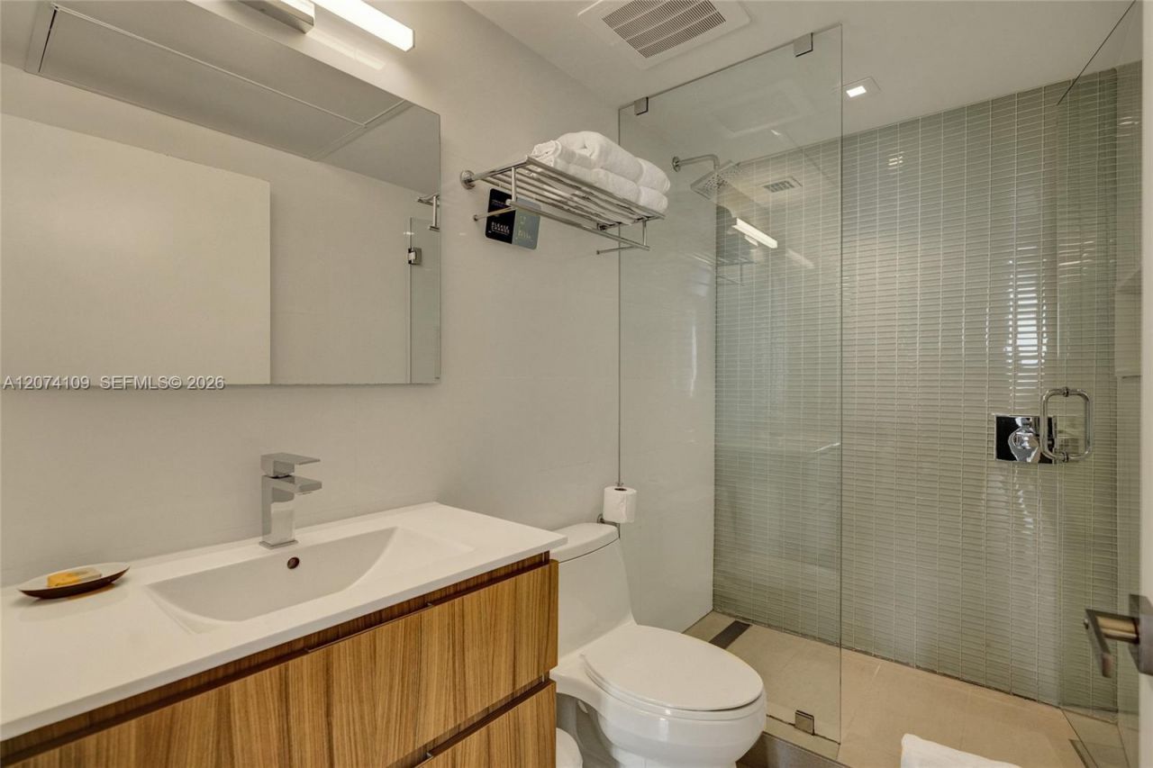 6080 Collins Ave , Unit 508, Miami Beach, FL 33140 Photo