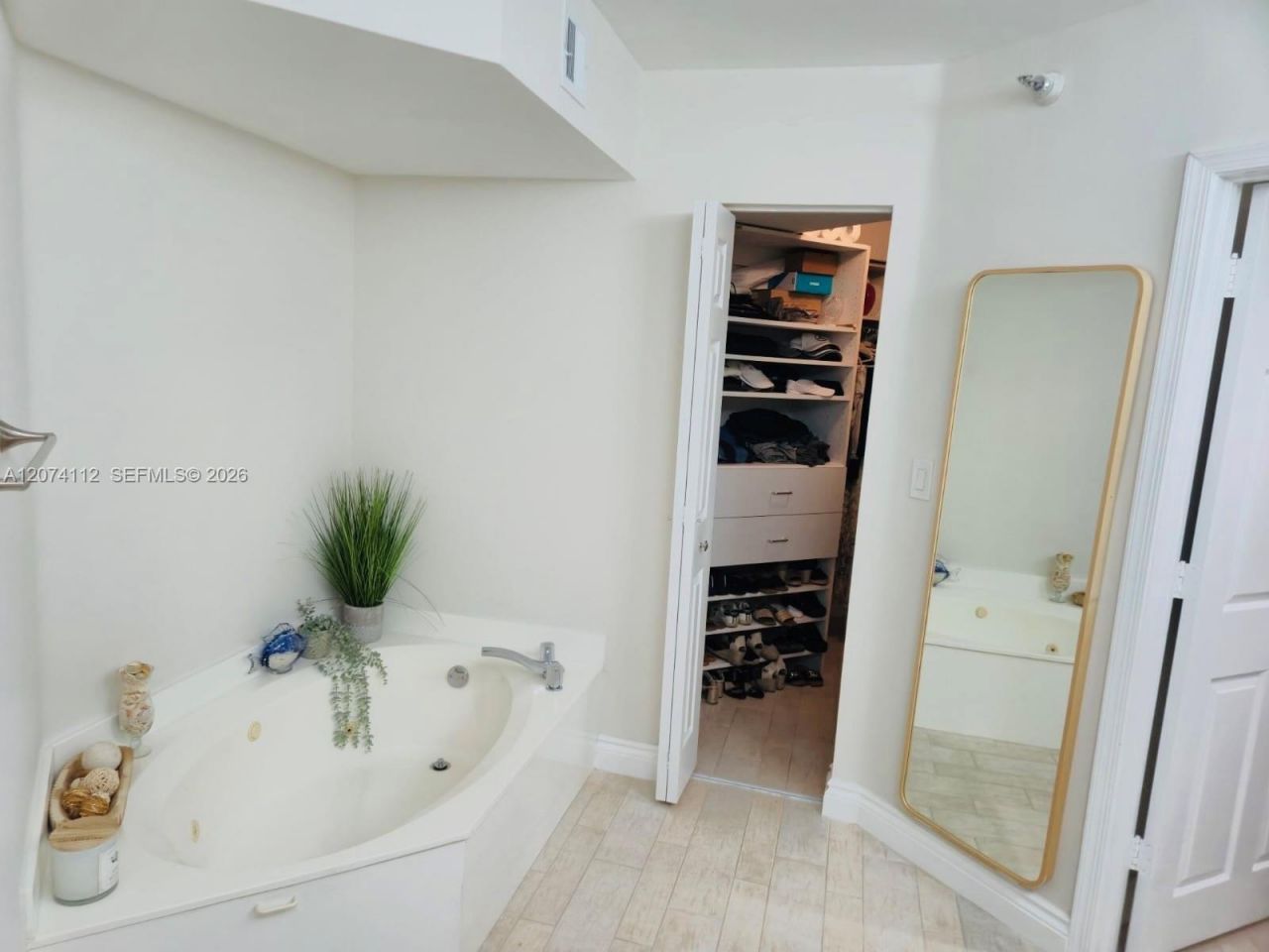 3530 Mystic Pointe Dr , Unit 2215, Aventura, FL 33180 Photo