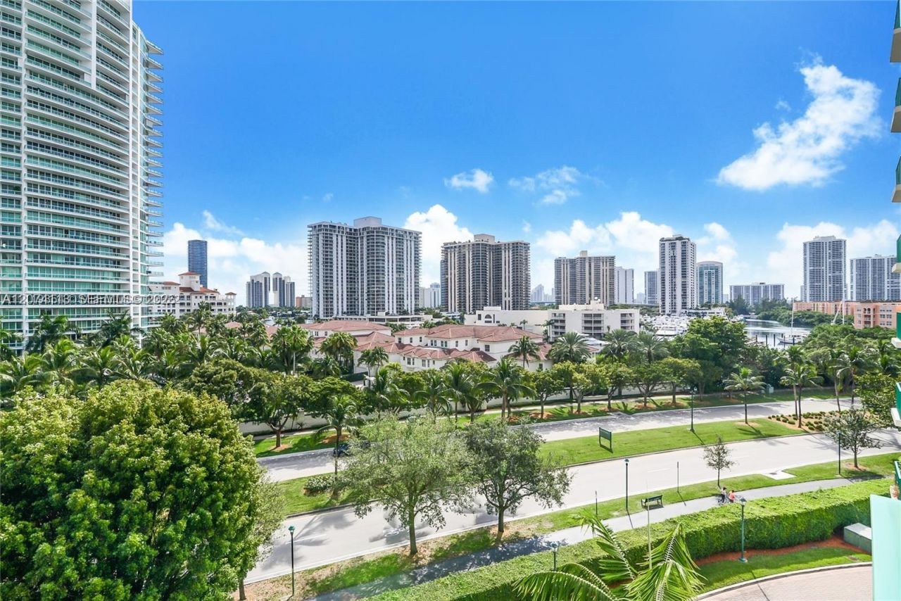 19900 E Country Club Dr, Unit 620, Aventura, FL 33180 Photo