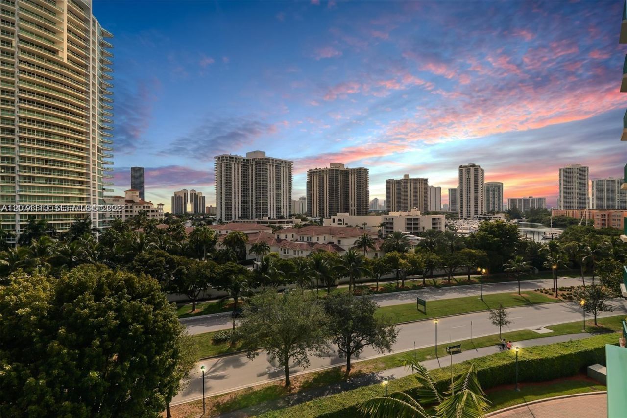19900 E Country Club Dr, Unit 620, Aventura, FL 33180 Photo