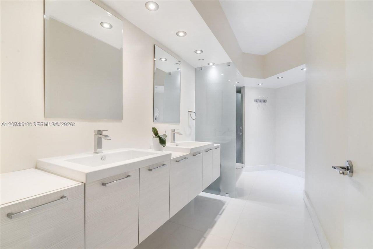 19900 E Country Club Dr, Unit 620, Aventura, FL 33180 Photo