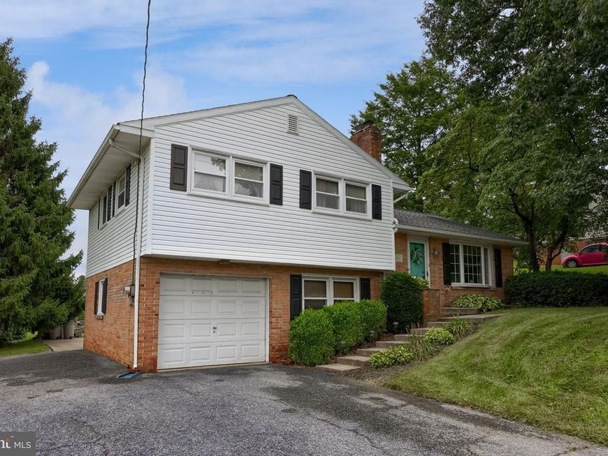 215 Main Street , Akron, PA 17501 Main Photo
