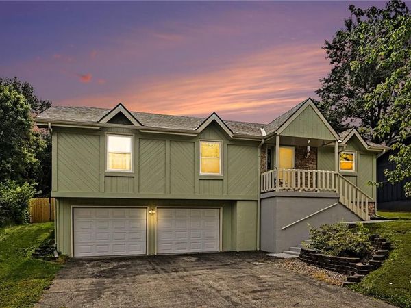 521 Karapat Drive, Kansas City, MO 64155