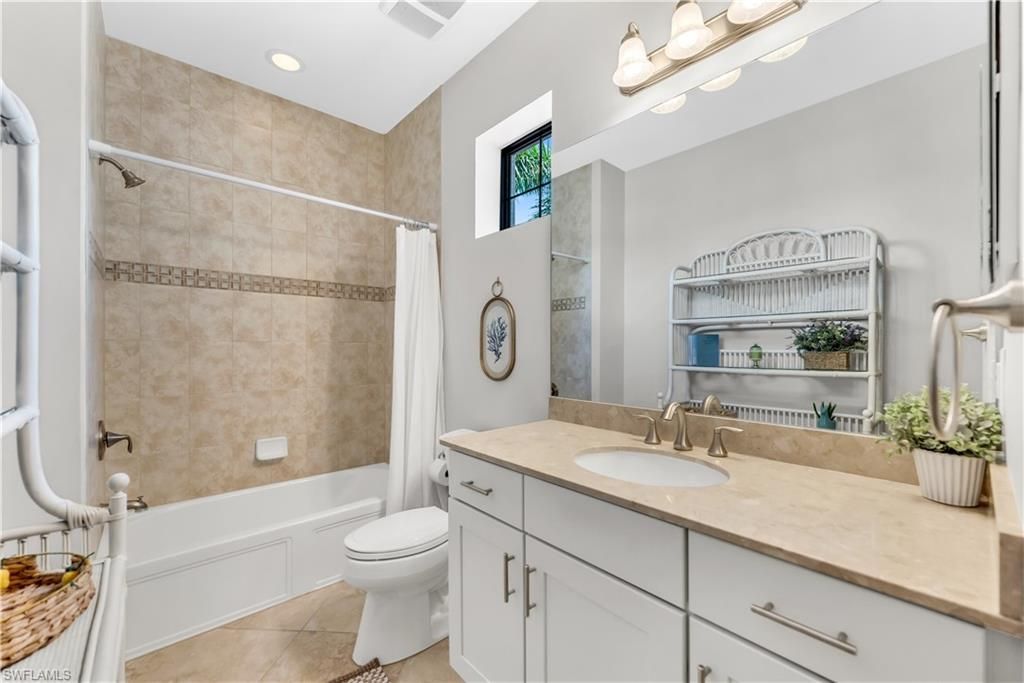 15140 Palmer Lake Cir, Unit 201, Naples, FL 34109 Photo