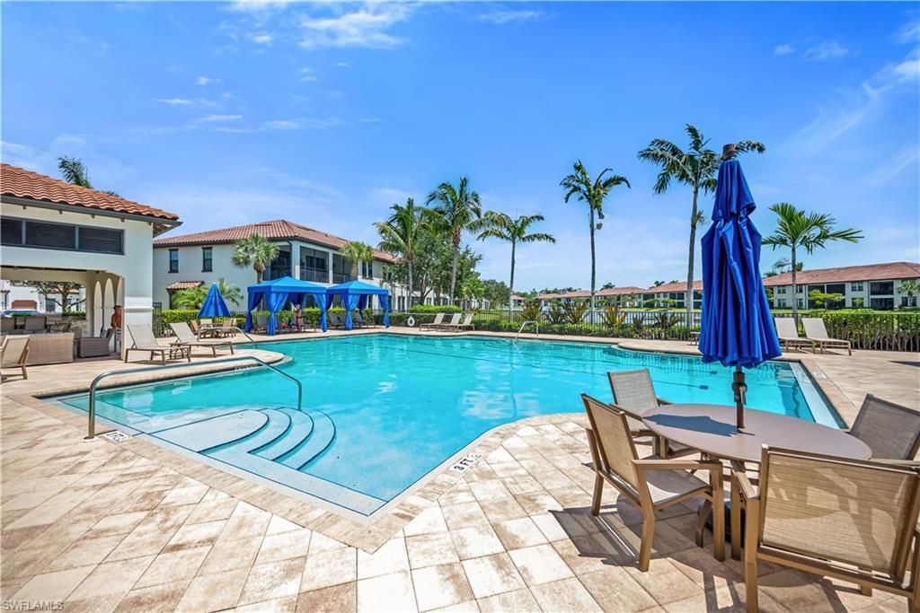 15140 Palmer Lake Cir, Unit 201, Naples, FL 34109 Photo