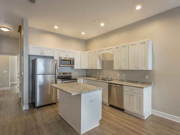 2170 SE Capital Circle , Unit 102, Tallahassee, FL 32301
