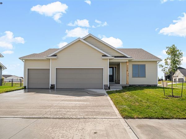 408 E Vista Lake Avenue , Polk City, IA 50226