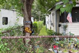 2004 Emmanuel St. photo 4