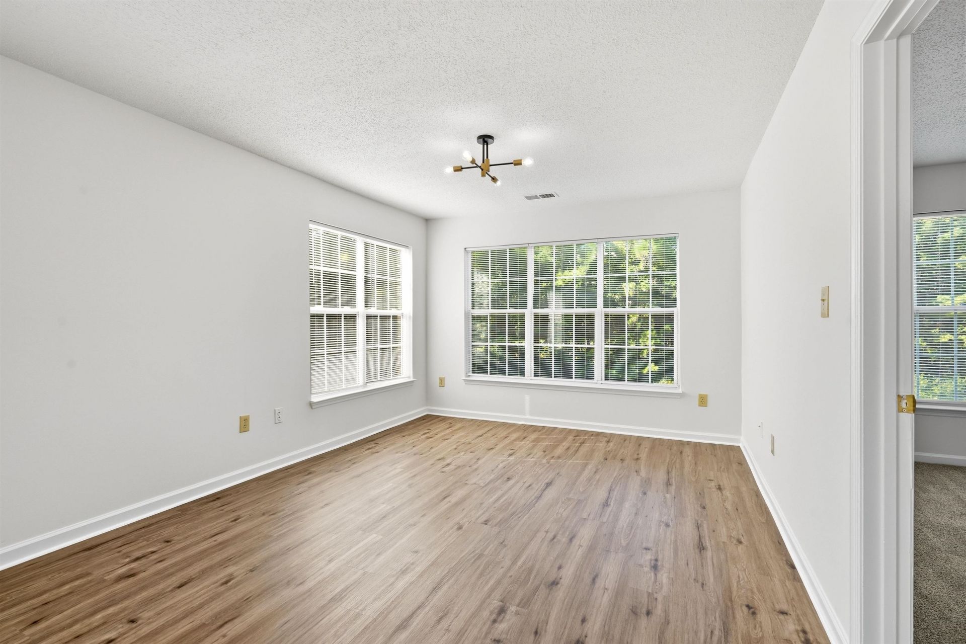 4254 Villas Dr. Photo 10