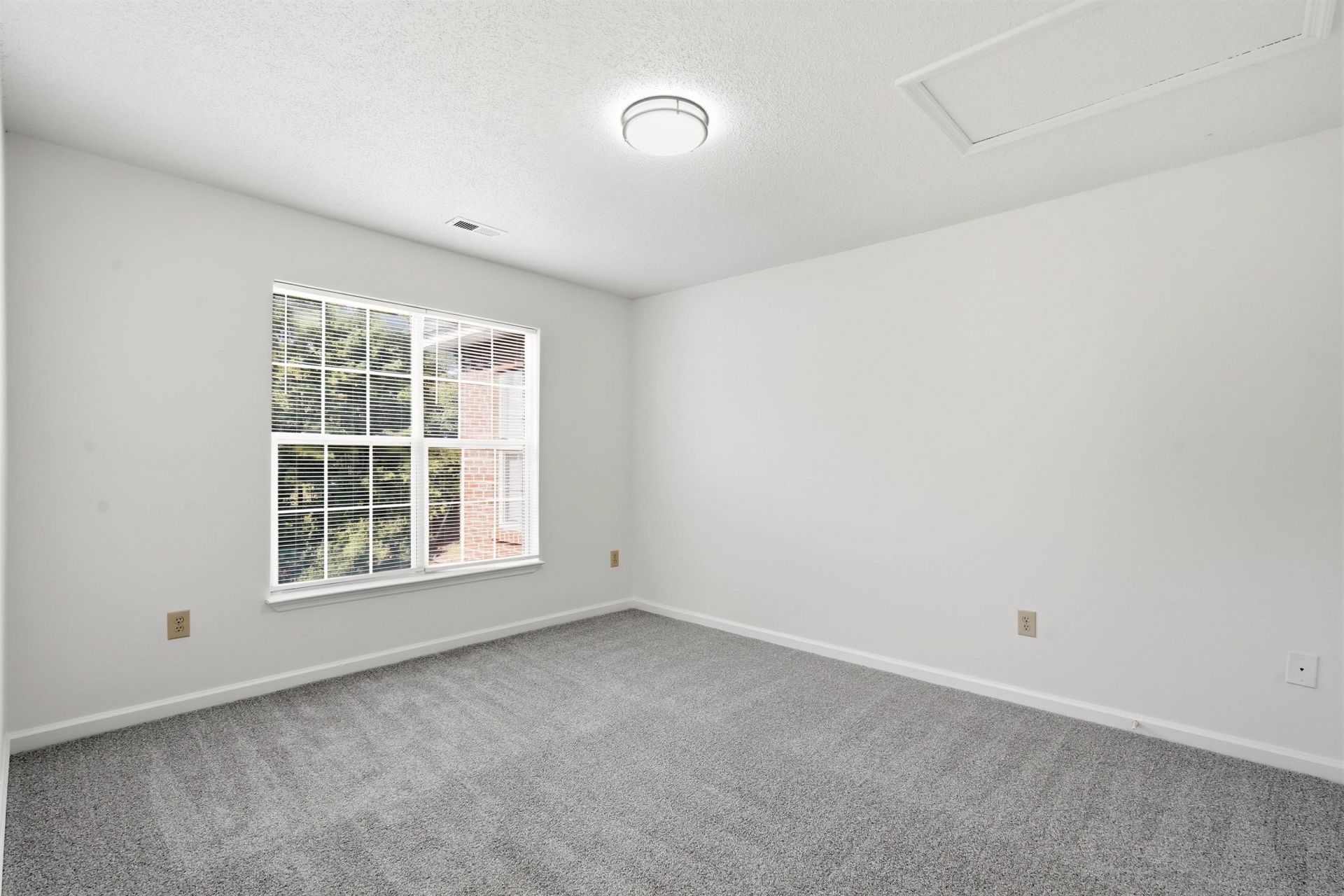 4254 Villas Dr. Photo 13