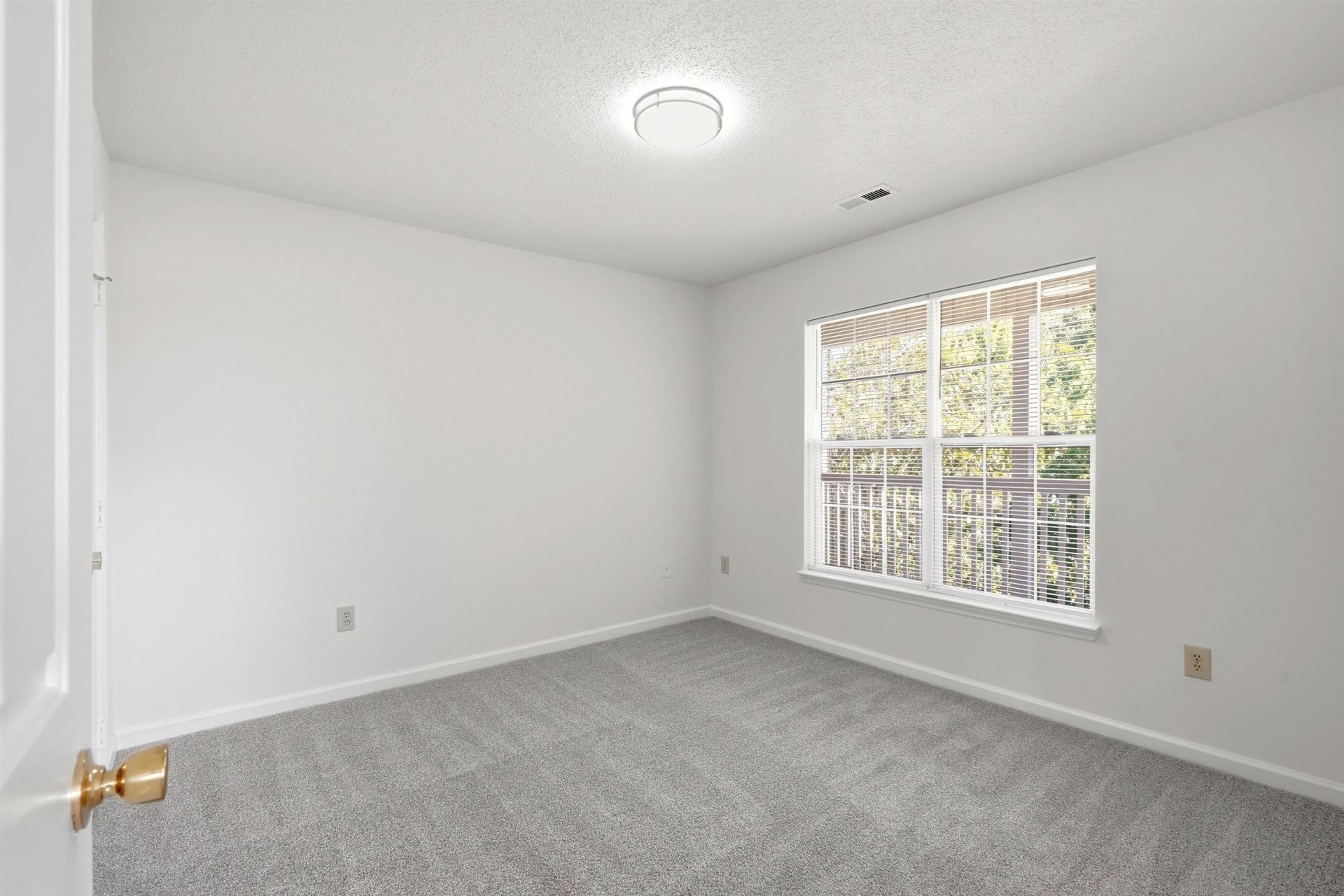 4254 Villas Dr. Photo 5