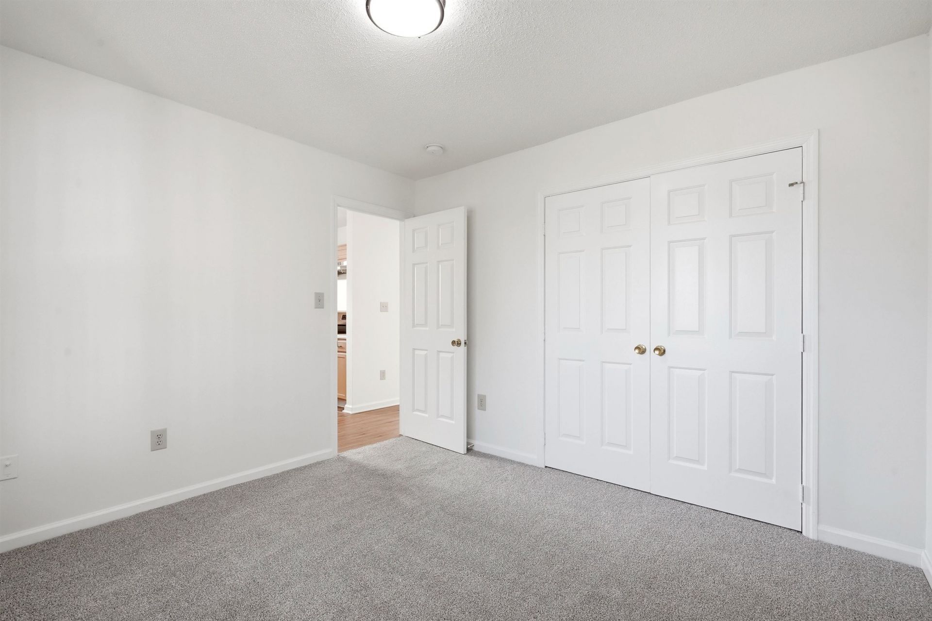 4254 Villas Dr. Photo 6