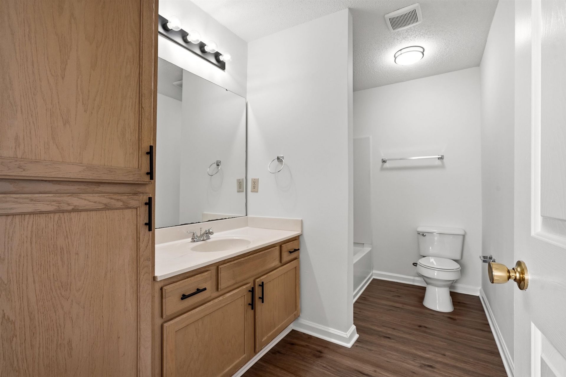 4254 Villas Dr. Photo 7