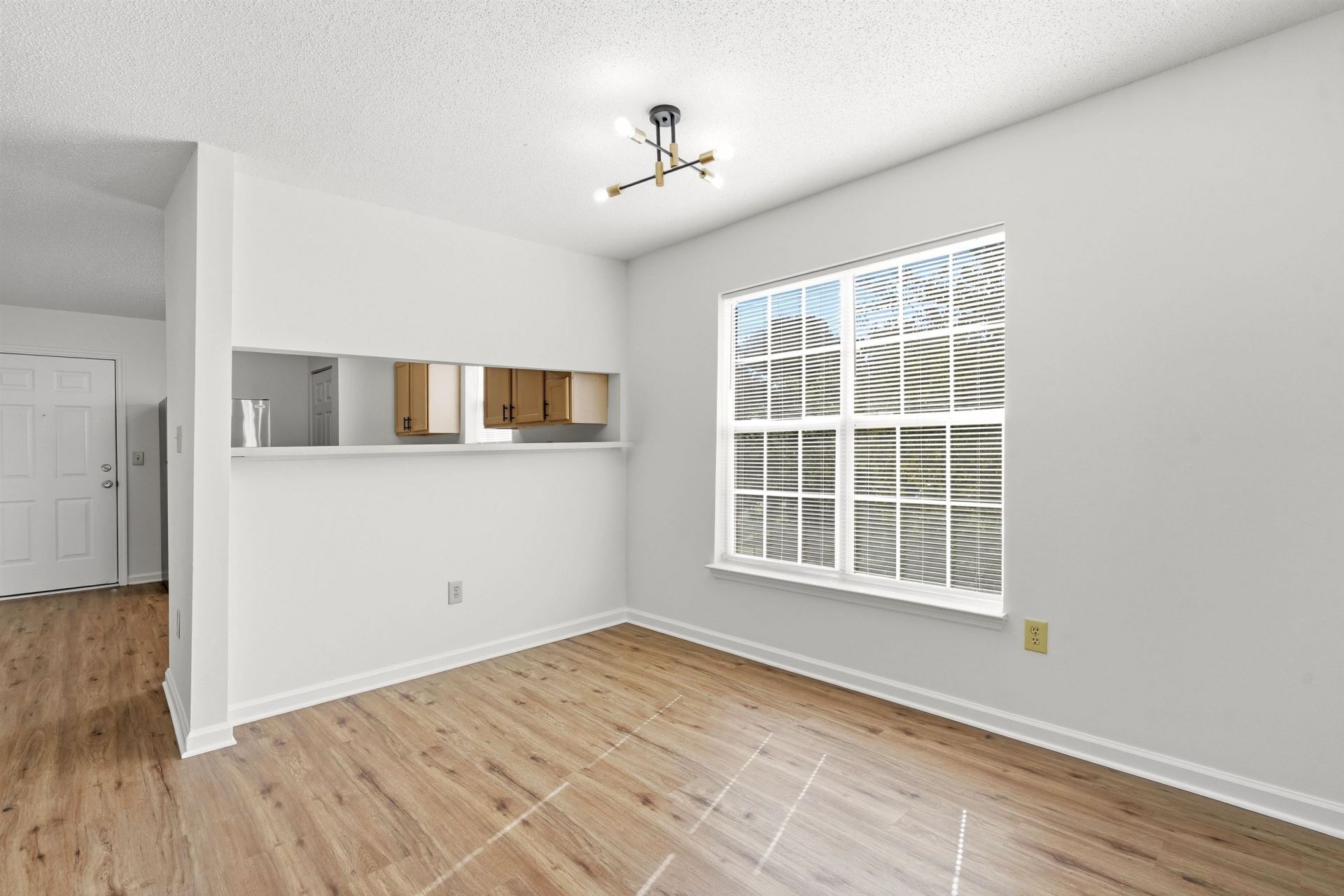 4254 Villas Dr. Photo 9