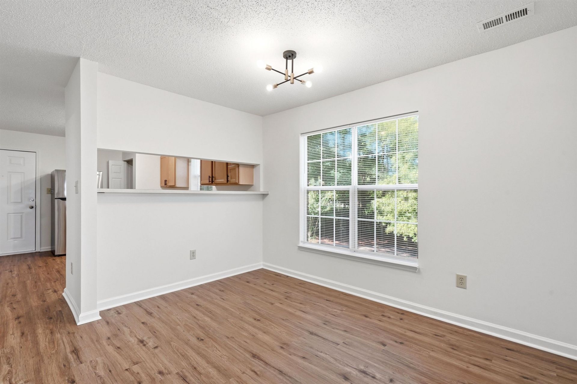 4239 Villas Dr. Photo 10