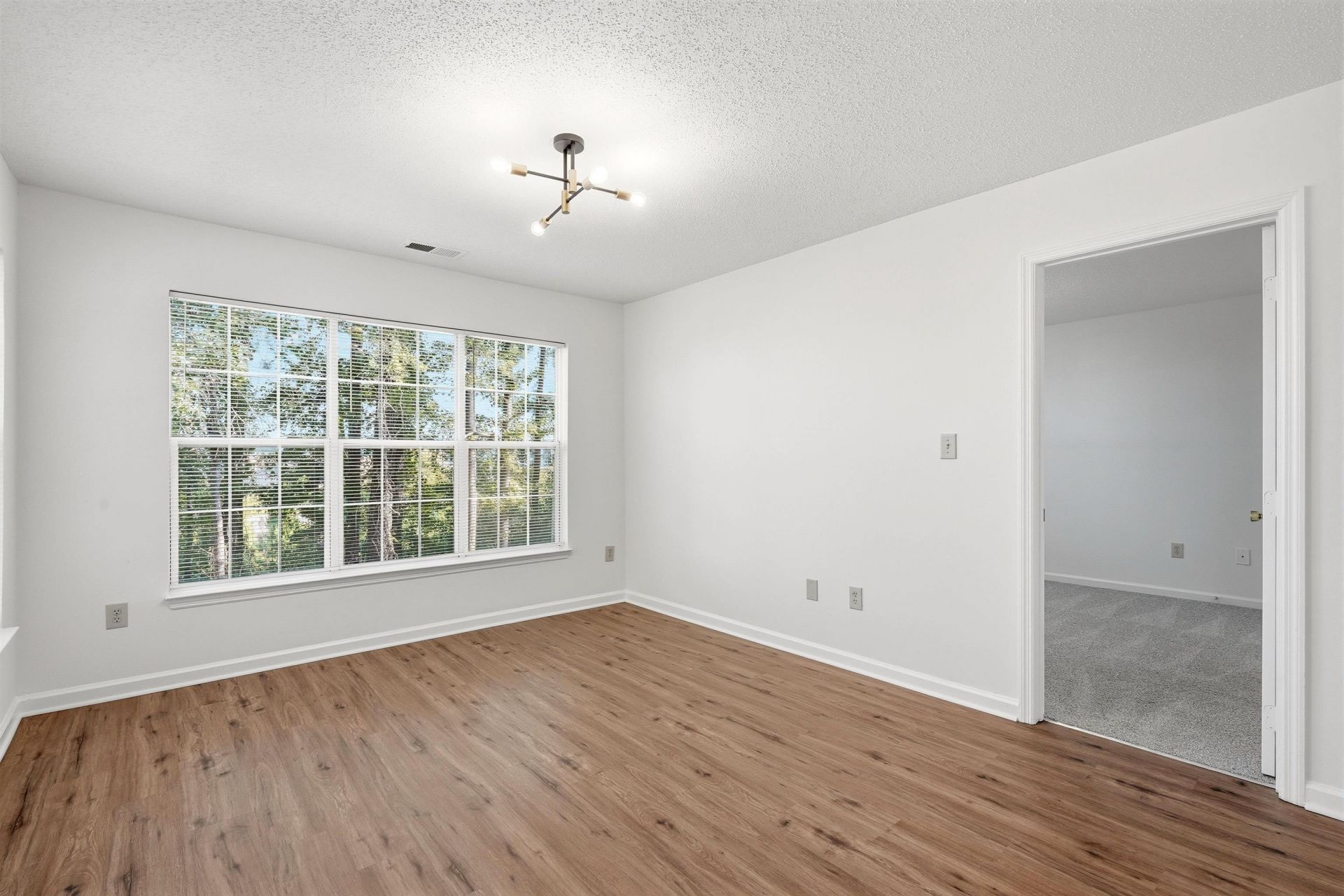 4239 Villas Dr. Photo 11
