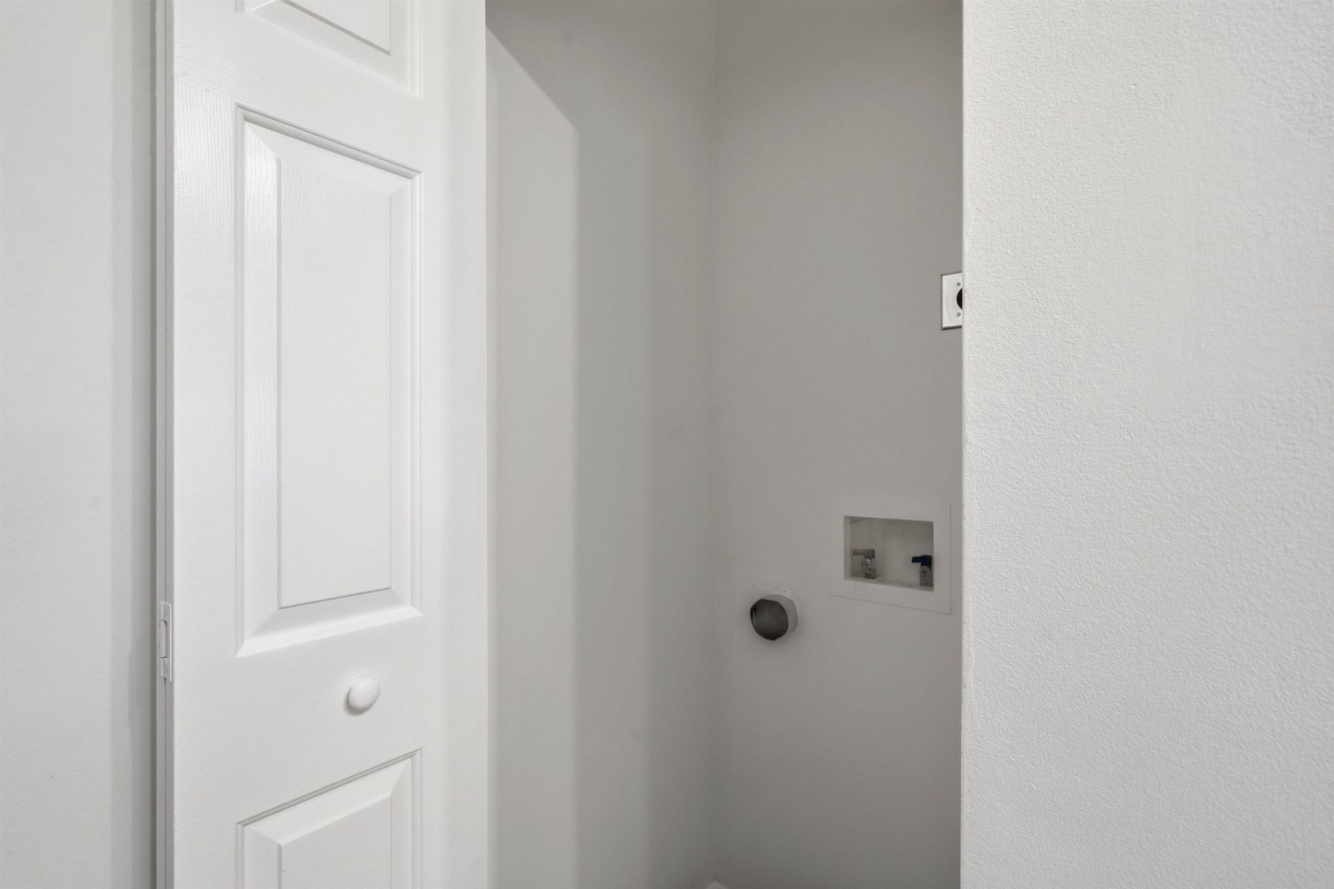 4239 Villas Dr. Photo 5