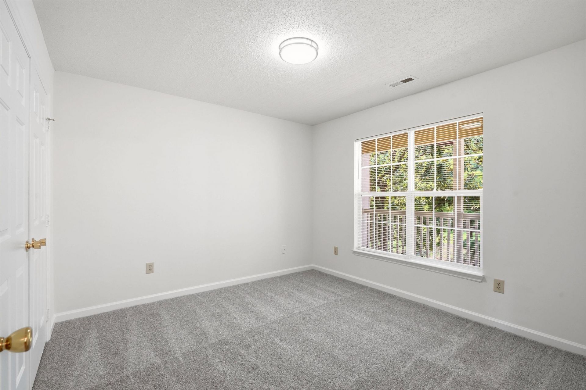 4239 Villas Dr. Photo 6