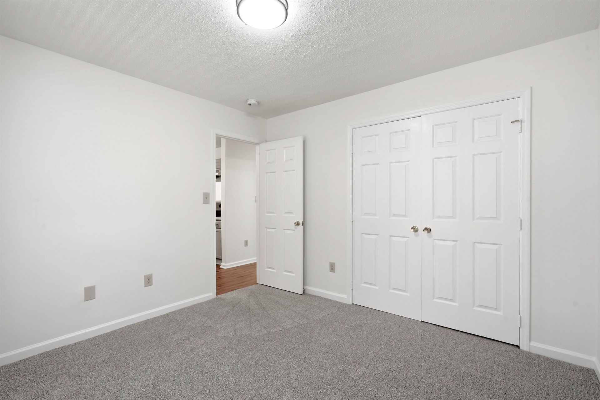 4239 Villas Dr. Photo 7