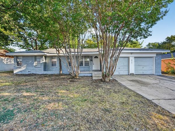 5016 Sabelle Lane, Haltom City, TX 76117