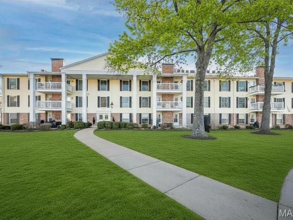 1512 Bedford Forge Court, Unit 19, Chesterfield, MO 63017
