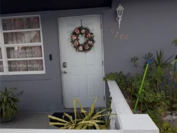 9200 SW 37th St , Miami, FL 33165