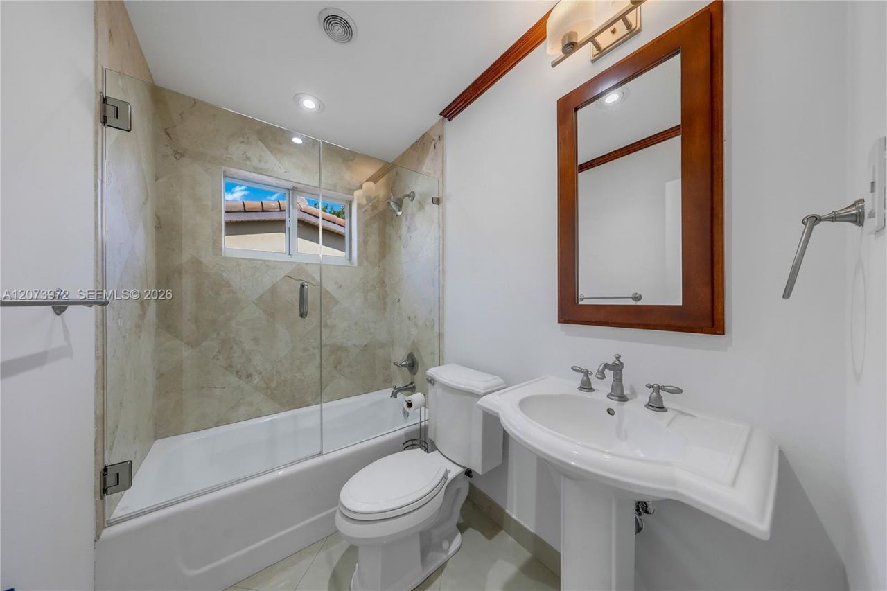 800 SE 3rd Ter , Pompano Beach, FL 33060 Photo