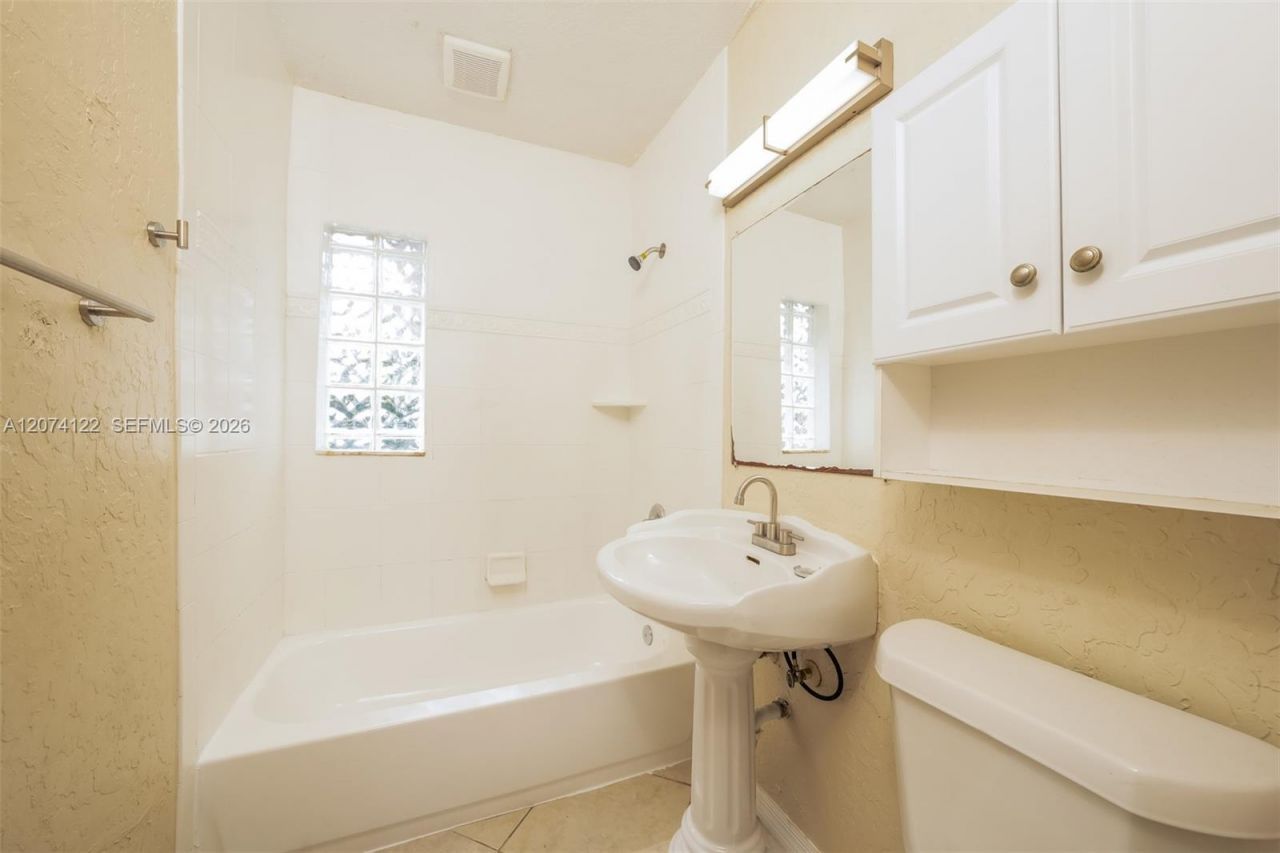 900 W Bloxham St , Lantana, FL 33462 Photo