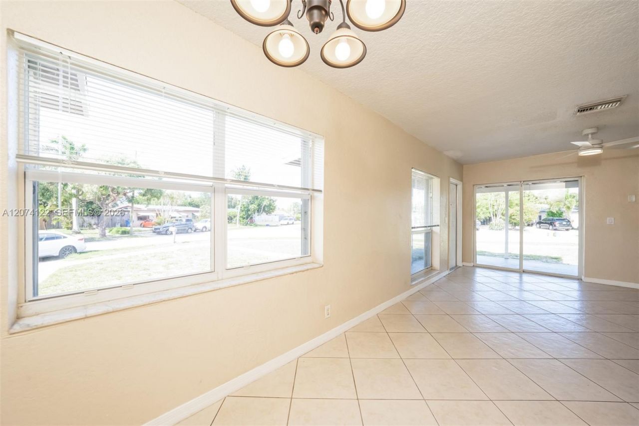 900 W Bloxham St , Lantana, FL 33462 Photo